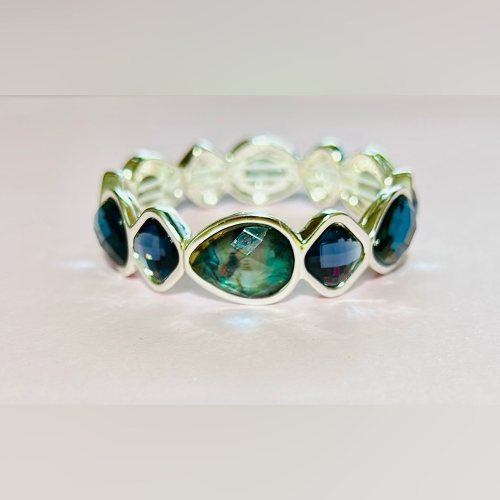 Gorgeous teardrop and diamond shaped crystals Bracelet. Colors of the Sea